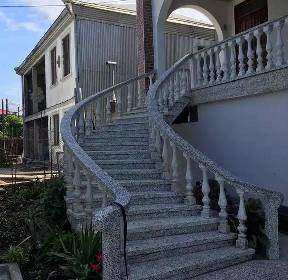تختخواب و صبحانه Merab House