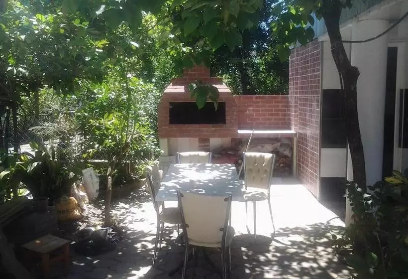 تختخواب و صبحانه Merab House