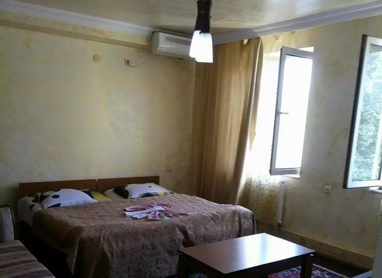 تختخواب و صبحانه Merab House