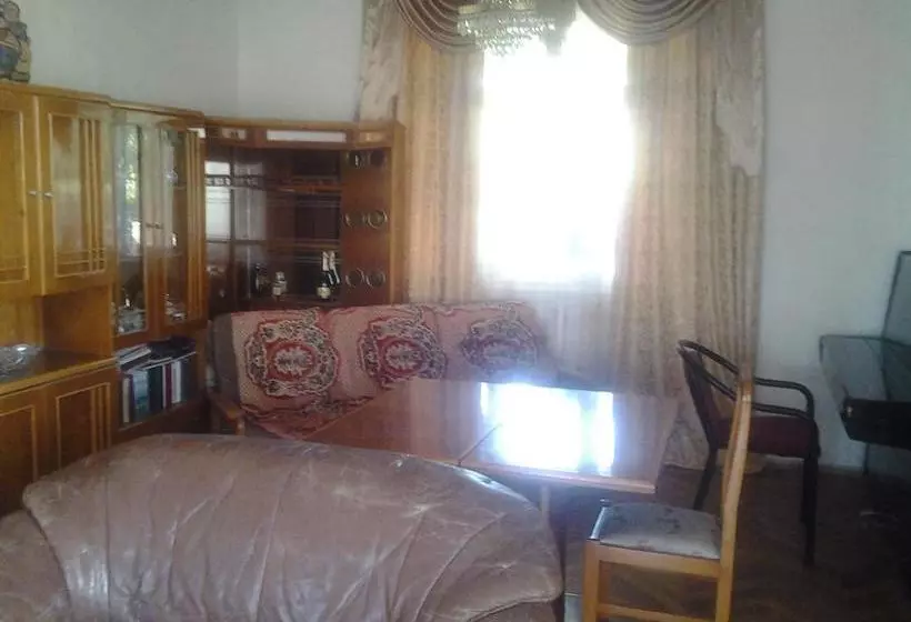 تختخواب و صبحانه Merab House
