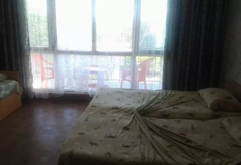 تختخواب و صبحانه Merab House