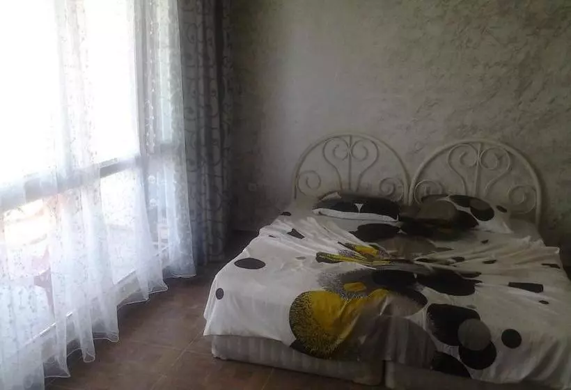 تختخواب و صبحانه Merab House