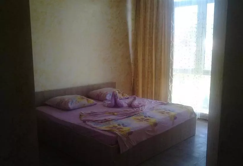 تختخواب و صبحانه Merab House