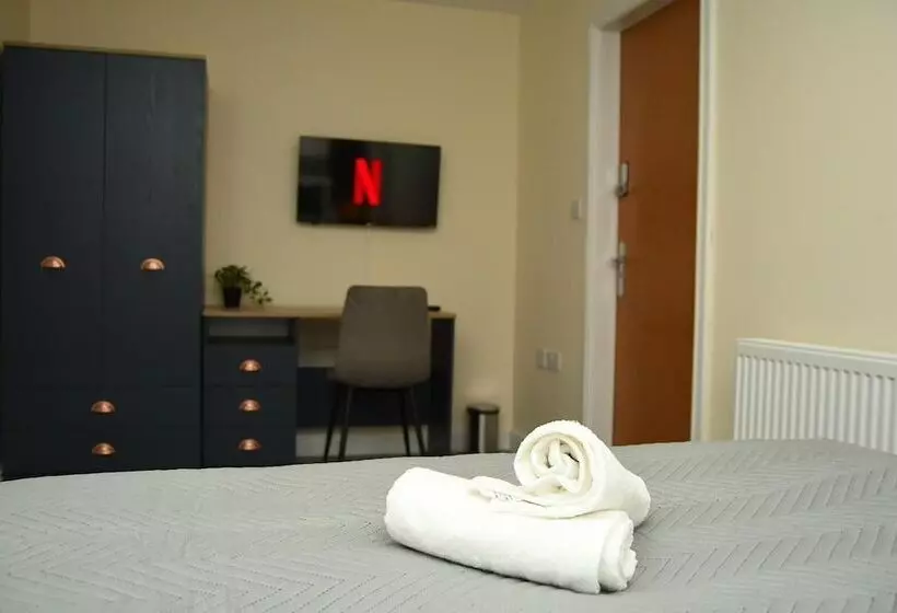Aamiaismajoitus (B&B) Warrington Suites By Relax Stays