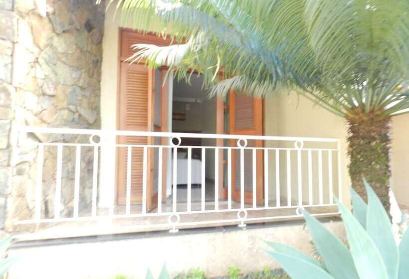 ホテル Paradise Inn