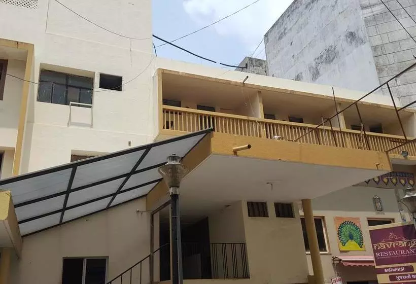 Oyo 13668 Hotel Utsav