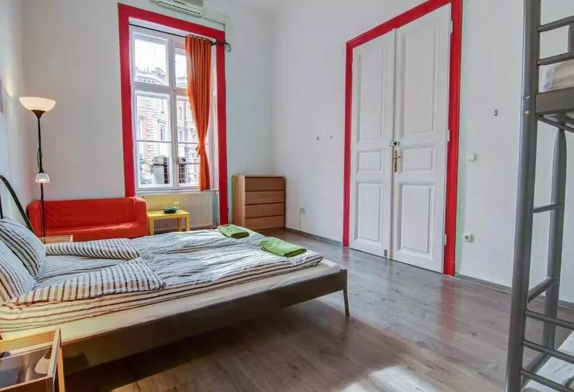 Pal's Mini Hostel
