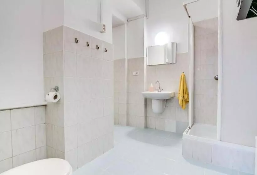 Pal's Mini Hostel