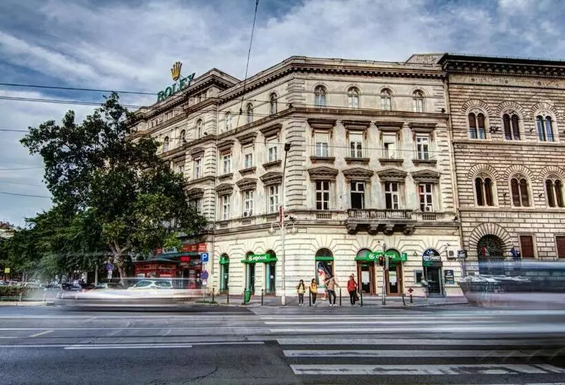 Pal's Mini Hostel