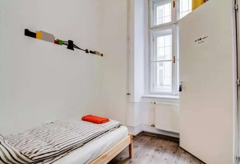 Pal's Mini Hostel