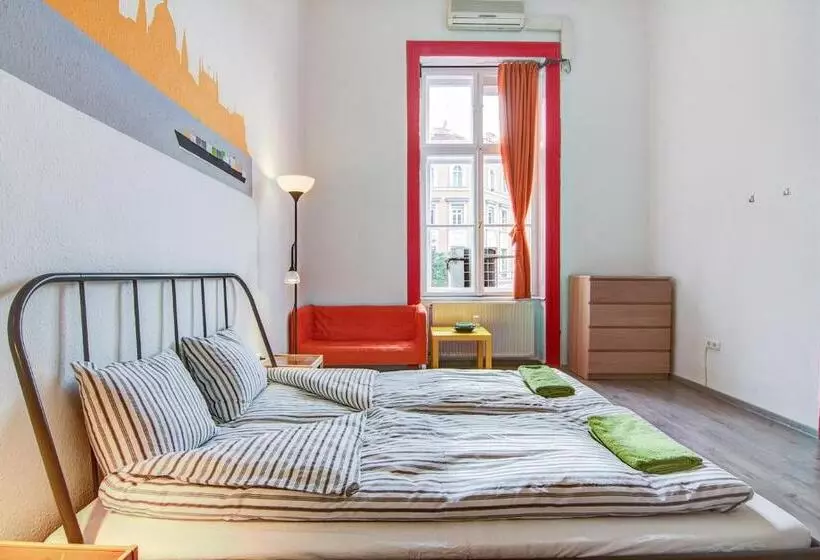 Pal's Mini Hostel