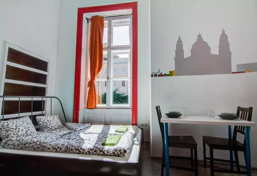 Pal's Mini Hostel