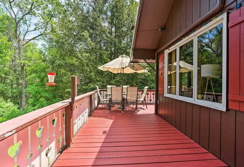 Vibrant Putney Cabin W/ Fire Pit: Hike & Ski!