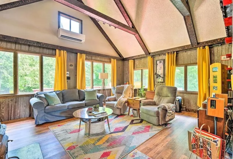 Vibrant Putney Cabin W/ Fire Pit: Hike & Ski!