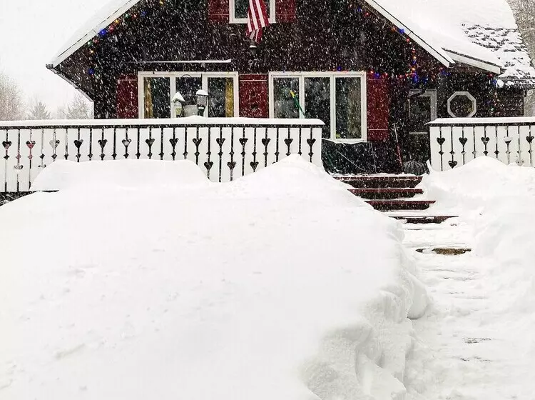 Vibrant Putney Cabin W/ Fire Pit: Hike & Ski!