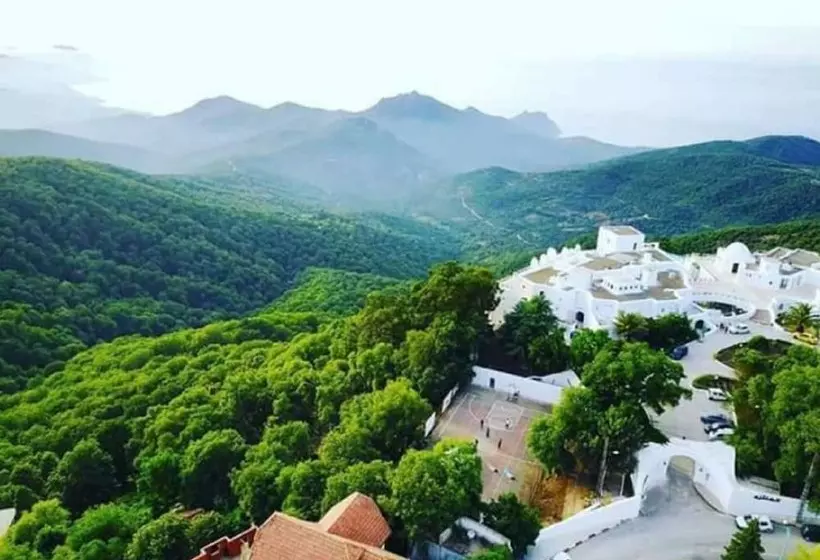 هتل El Mountazah