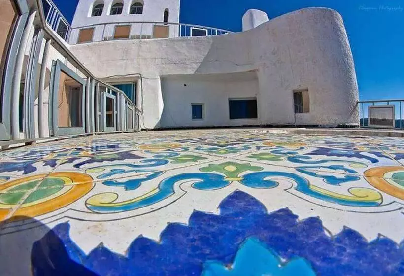 هتل El Mountazah