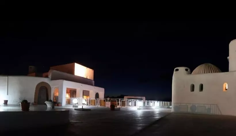 هتل El Mountazah
