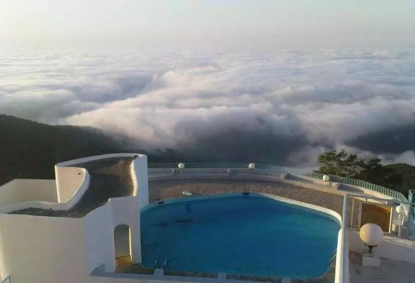 هتل El Mountazah