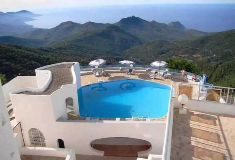 هتل El Mountazah