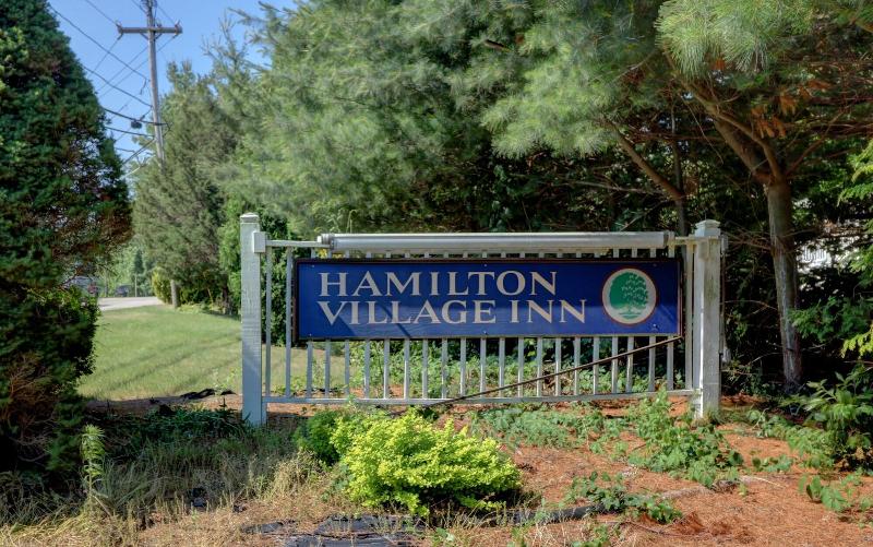 فندق Hamilton Village Inn