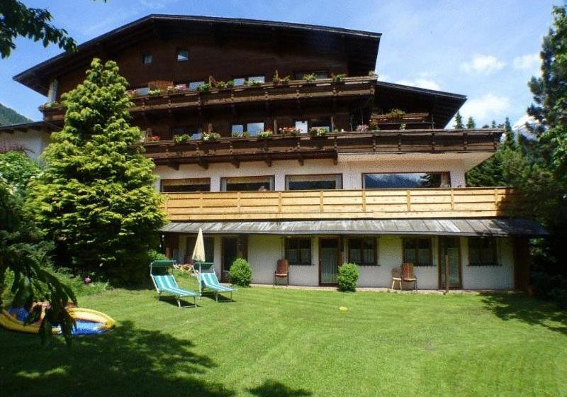 בית מלון כפרי Rogen