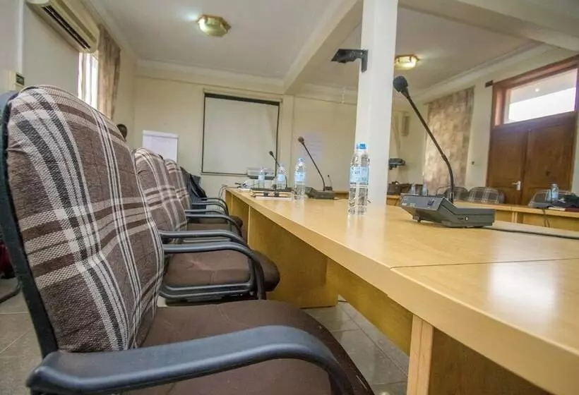 هتل Town Lodge Tororo