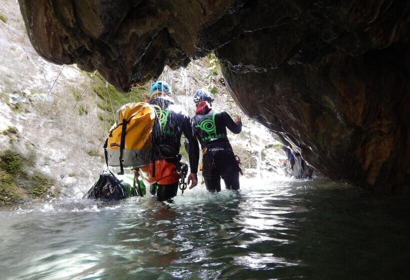 Tantaka Albergue Los Meleses