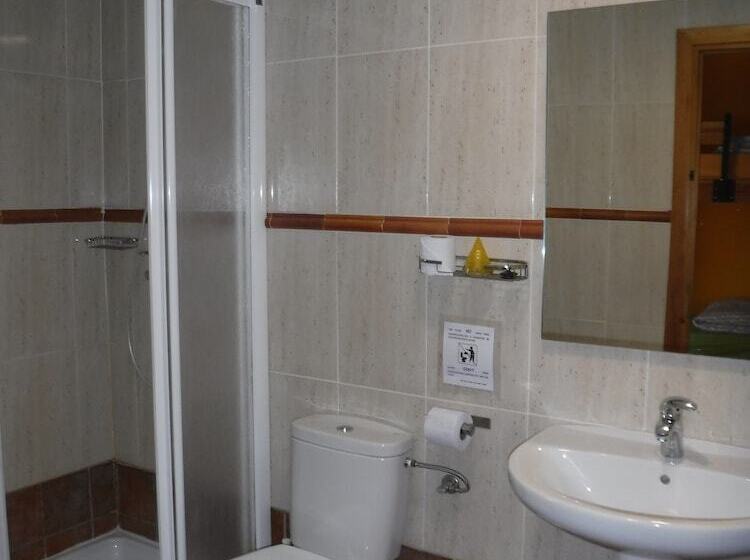 Tantaka Albergue Los Meleses