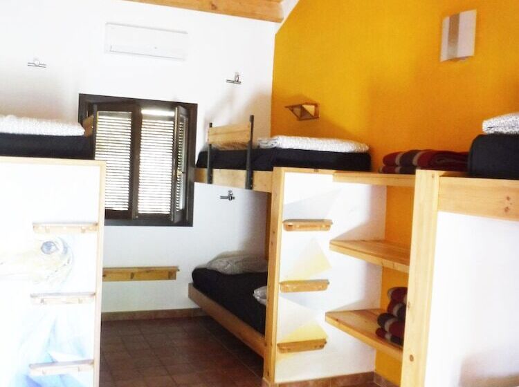 Tantaka Albergue Los Meleses