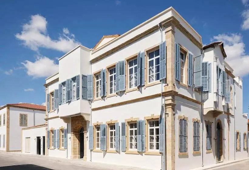 هتل Amyth Of Nicosia