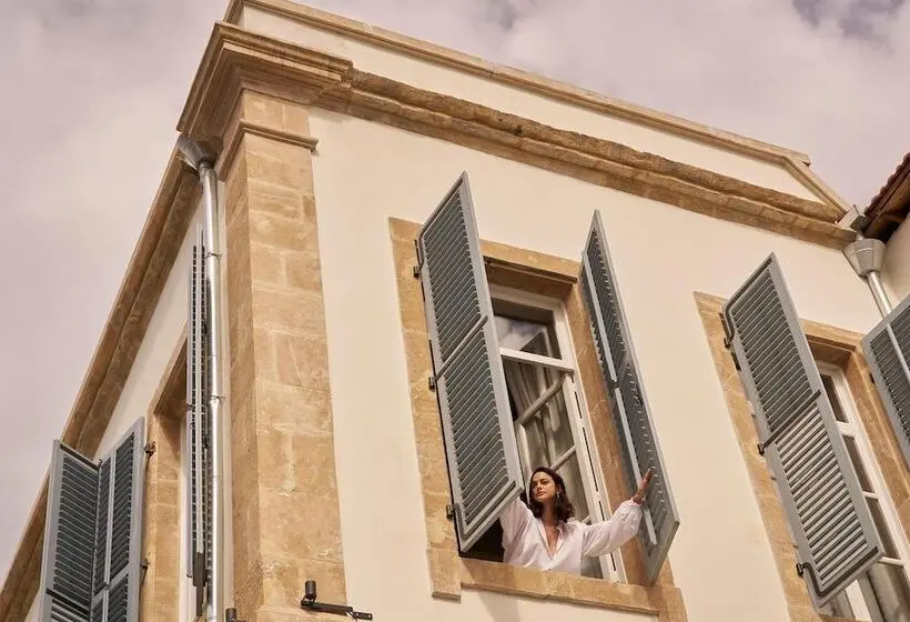 هتل Amyth Of Nicosia