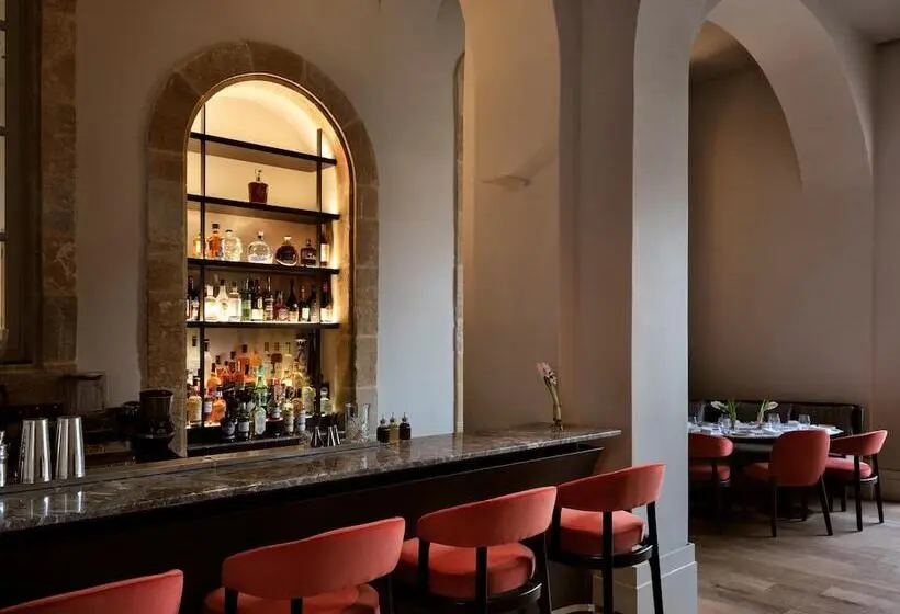 هتل Amyth Of Nicosia