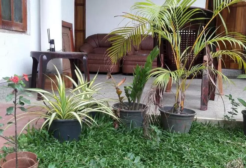 تختخواب و صبحانه Nature Lovers Safari Resort
