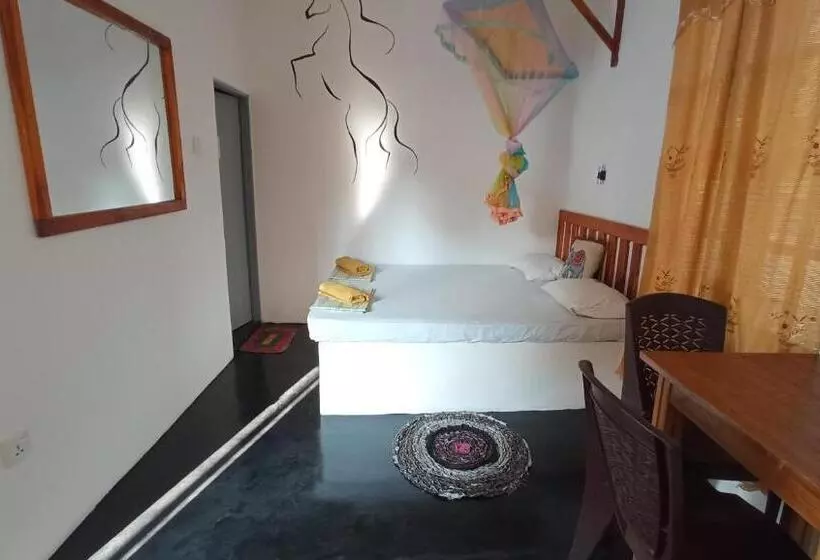 تختخواب و صبحانه Nature Lovers Safari Resort