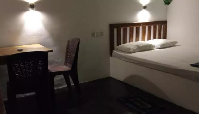 تختخواب و صبحانه Nature Lovers Safari Resort