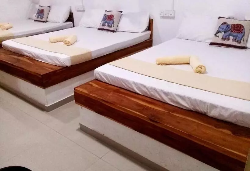 تختخواب و صبحانه Nature Lovers Safari Resort