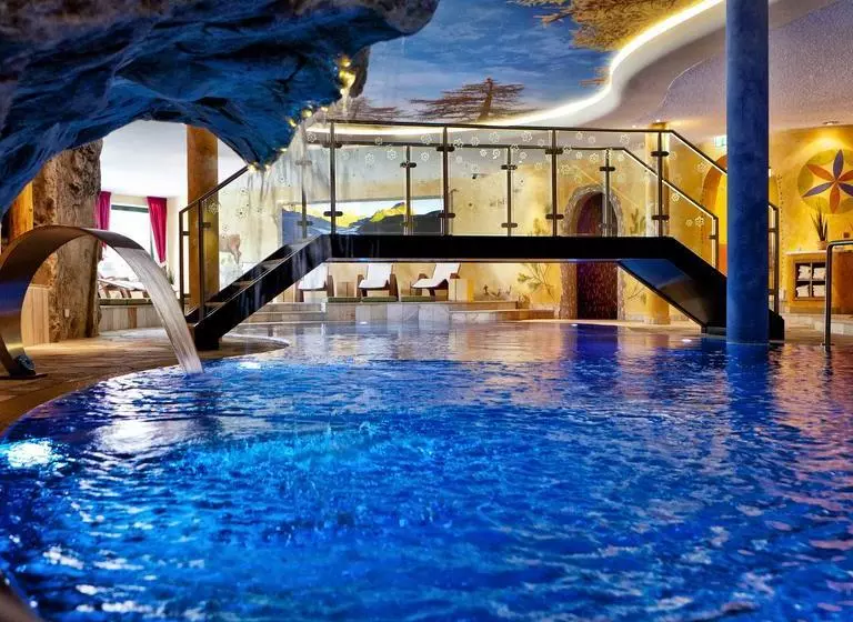 ホテル Alpinarosa