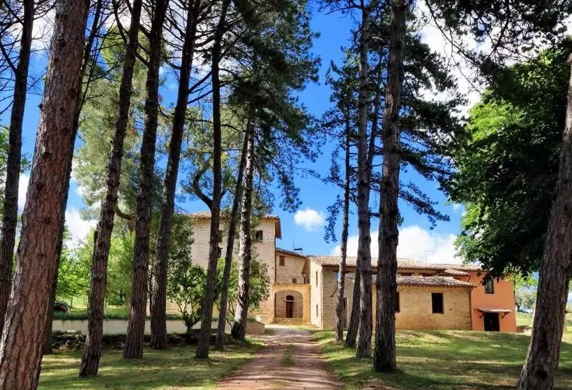 Hotelli Borgo Dei Pini