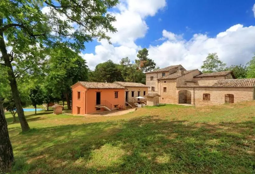 Hotelli Borgo Dei Pini