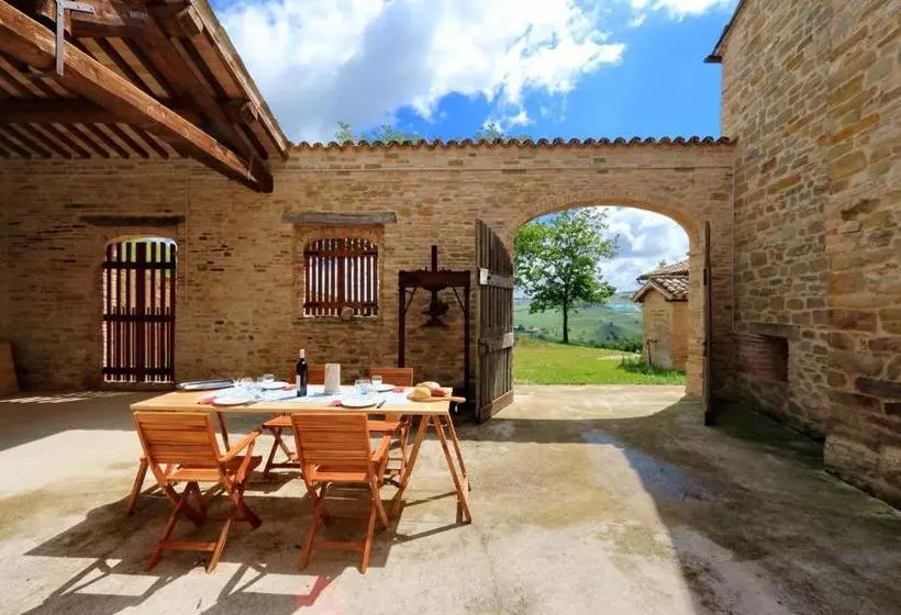 Hotelli Borgo Dei Pini