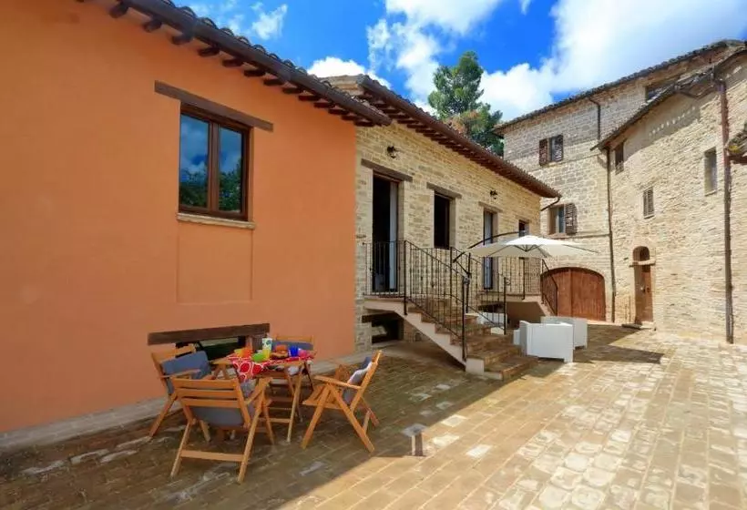 Hotelli Borgo Dei Pini