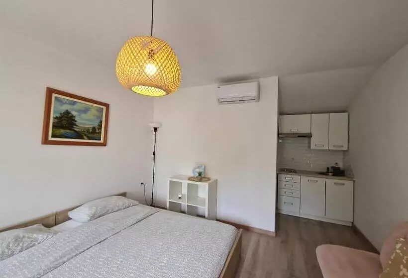 تختخواب و صبحانه Rooms Lav