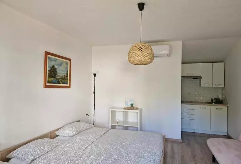 تختخواب و صبحانه Rooms Lav