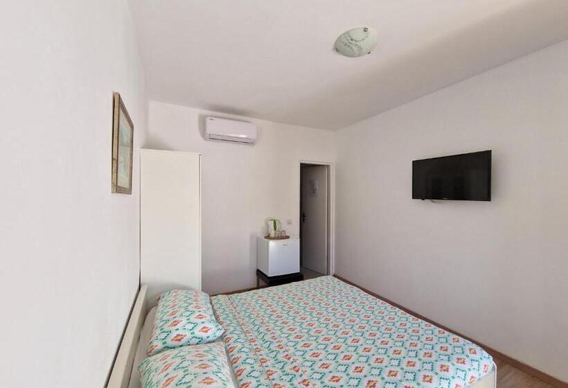 تختخواب و صبحانه Rooms Lav