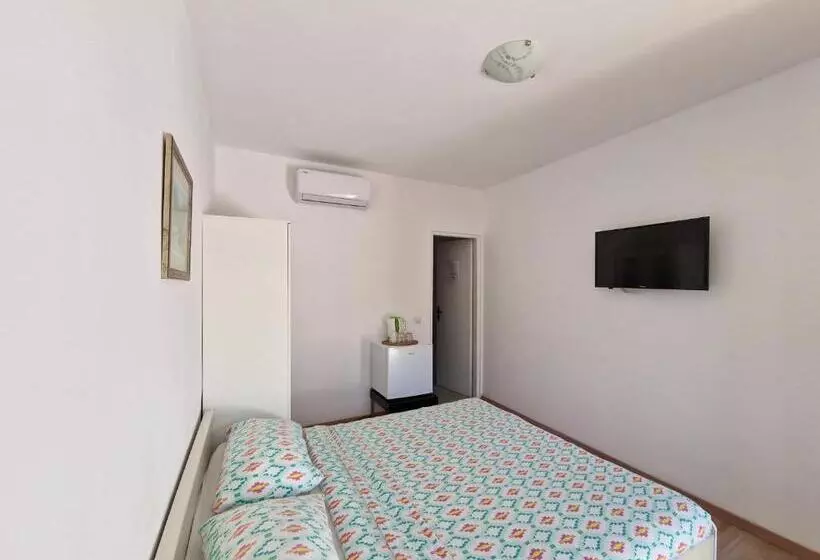 تختخواب و صبحانه Rooms Lav