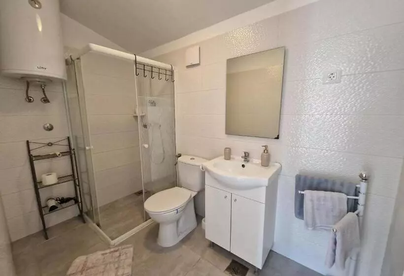 تختخواب و صبحانه Rooms Lav