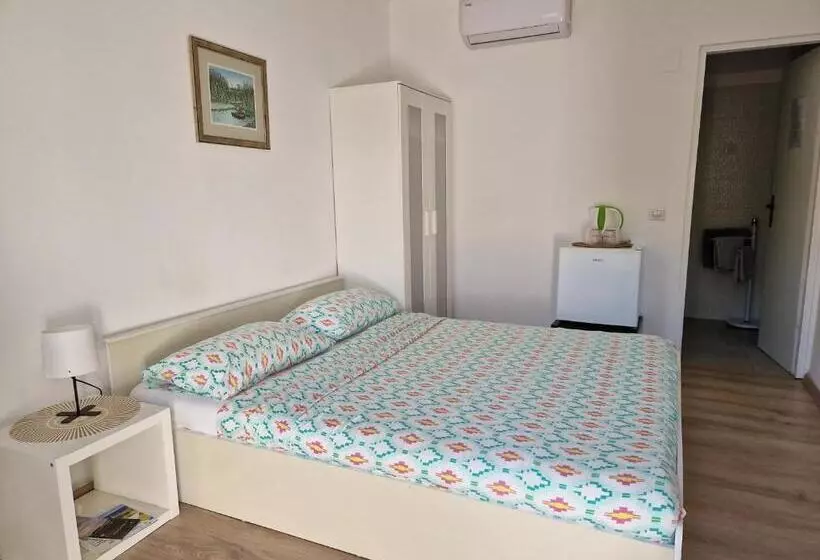 تختخواب و صبحانه Rooms Lav