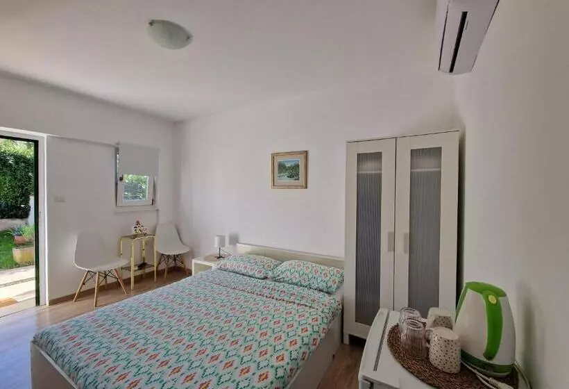 تختخواب و صبحانه Rooms Lav