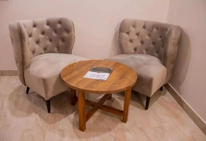 هتل Airport Family Stay Near Delhi Airport